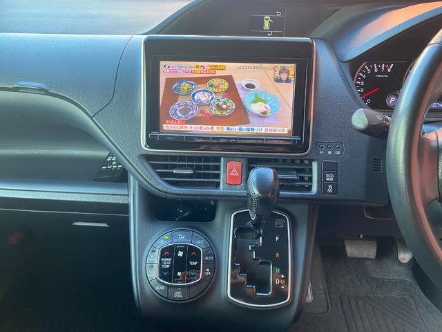 ヴォクシー ＺＳ　１オーナー禁煙車　後席モニター　前後ドラレコ　ＴＶ　ＤＶＤ　Ｂｌｕｅｔｏｏｔｈ　バックカメラ　両側電動ドア　スマートキー２個（13枚目）