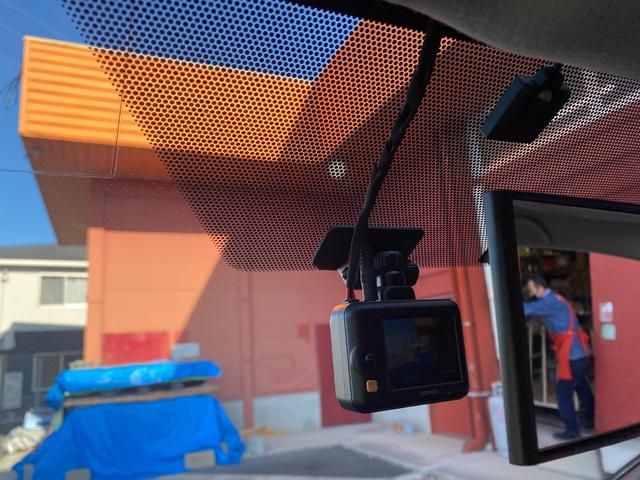 ヴォクシー ＺＳ　１オーナー禁煙車　後席モニター　前後ドラレコ　ＴＶ　ＤＶＤ　Ｂｌｕｅｔｏｏｔｈ　バックカメラ　両側電動ドア　スマートキー２個（18枚目）