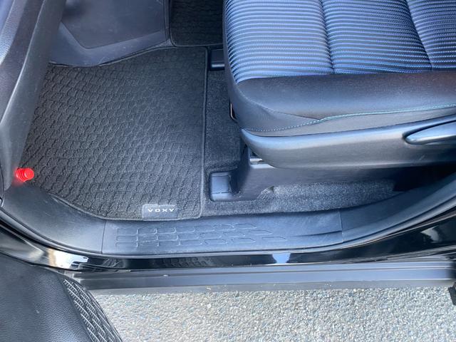 ヴォクシー ＺＳ　１オーナー禁煙車　後席モニター　前後ドラレコ　ＴＶ　ＤＶＤ　Ｂｌｕｅｔｏｏｔｈ　バックカメラ　両側電動ドア　スマートキー２個（34枚目）