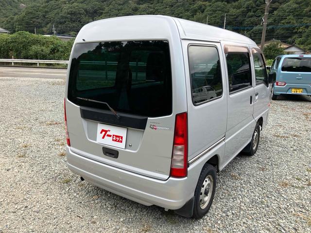 サンバーバン トランスポーター　軽バン　ＭＴ　両側スライドドア　キーレスエントリー　エアコン　パワーウィンドウ　運転席エアバッグ　ＣＤ（7枚目）