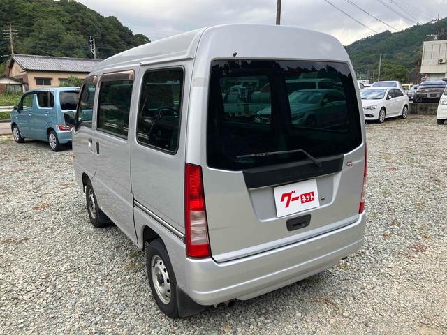 サンバーバン トランスポーター　軽バン　ＭＴ　両側スライドドア　キーレスエントリー　エアコン　パワーウィンドウ　運転席エアバッグ　ＣＤ（10枚目）