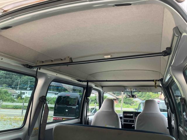 サンバーバン トランスポーター　軽バン　ＭＴ　両側スライドドア　キーレスエントリー　エアコン　パワーウィンドウ　運転席エアバッグ　ＣＤ（17枚目）