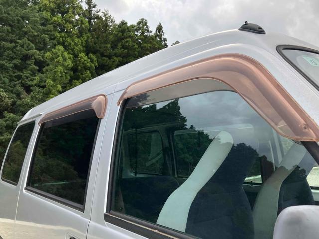 サンバーバン トランスポーター　軽バン　ＭＴ　両側スライドドア　キーレスエントリー　エアコン　パワーウィンドウ　運転席エアバッグ　ＣＤ（24枚目）