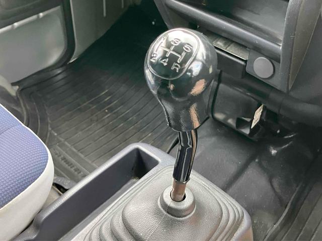 サンバーバン トランスポーター　軽バン　ＭＴ　両側スライドドア　キーレスエントリー　エアコン　パワーウィンドウ　運転席エアバッグ　ＣＤ（31枚目）