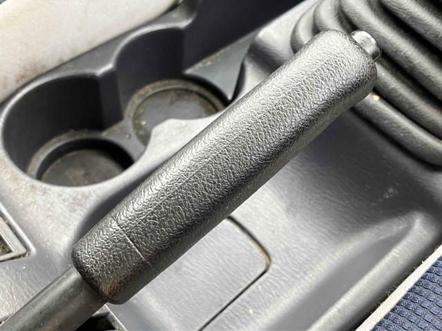 サンバーバン トランスポーター　軽バン　ＭＴ　両側スライドドア　キーレスエントリー　エアコン　パワーウィンドウ　運転席エアバッグ　ＣＤ（32枚目）