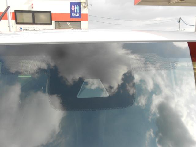 Ｎ－ＯＮＥ プレミアム　ホンダセンシング／走行８９５０キロ／純正オーディオディスプレイ／バックカメラ／ＬＥＤライト／純正アルミ／スマートキー／シートヒーター／禁煙車（9枚目）