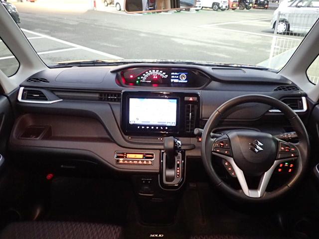 ブラック基調のカラーセンターメーター！クールなインパネ！運転席側に【インパネアッパーボックス】増設。