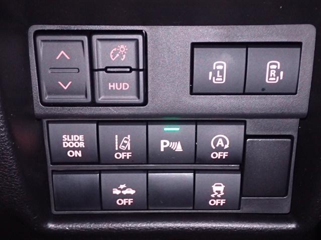 パワースライドドアなど各機能のスイッチは運転席から操作ラクラク。