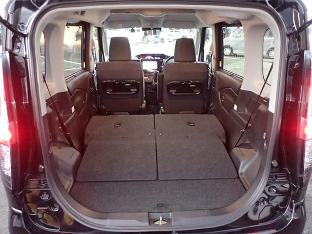 リヤシートも全車消毒済み。シートを倒すとゆったりとした室内空間に★レジャーにショッピングに大活躍！