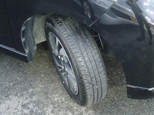 タイヤの溝も、まだまだ！くわしくはスタッフへ。