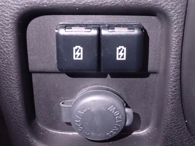 【ＵＳＢソケット】【アクセサリーソケット】の両方をインパネセンターに配置。