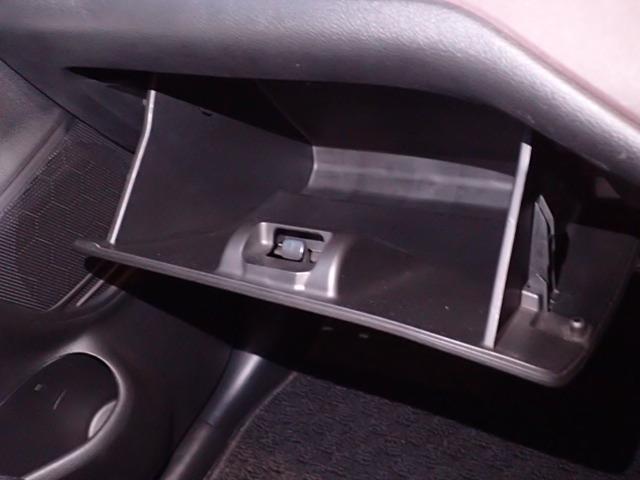 助手席前の収納スペース★車検証などはグローブボックスへ☆