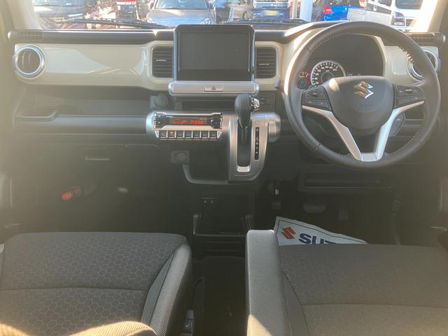 アイボリーを基調とした遊び心あるインパネまわり☆扱いやすく小物もすっきり！多彩な収納スペースも魅力♪