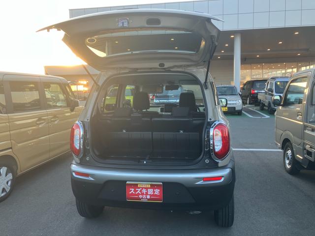 バックドアは上開き跳ね上げ式で、開口も広め！レジャーやショッピングの荷物も積みやすそうですね！