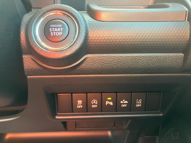 ボタン１つでエンジンを始動【キーレスプッシュスタート】！各機能のスイッチは運転席から操作ラクラク。