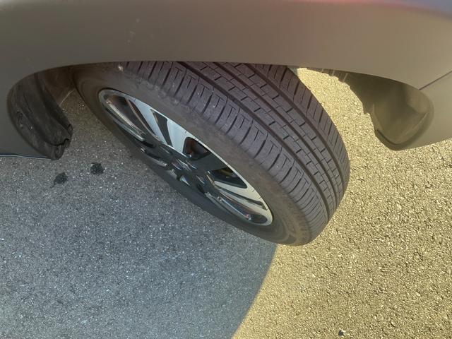運転ラクラクの足回り。タイヤの溝も、まだまだ！くわしくはスタッフへ。