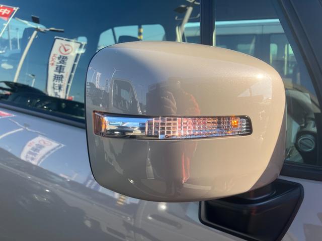 ドアミラーは後方や歩行者からもウインカーよく見えると人気の【ＬＥＤサイドターンランプ】付です。