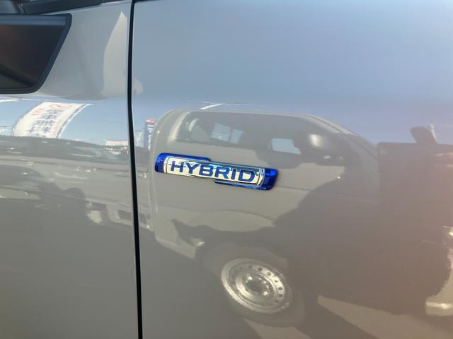 余剰電力をアシストモーターに使用。低燃費な【マイルドハイブリッド】エンブレム！