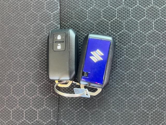 ブルーのスマートキーをセットでご用意しました。