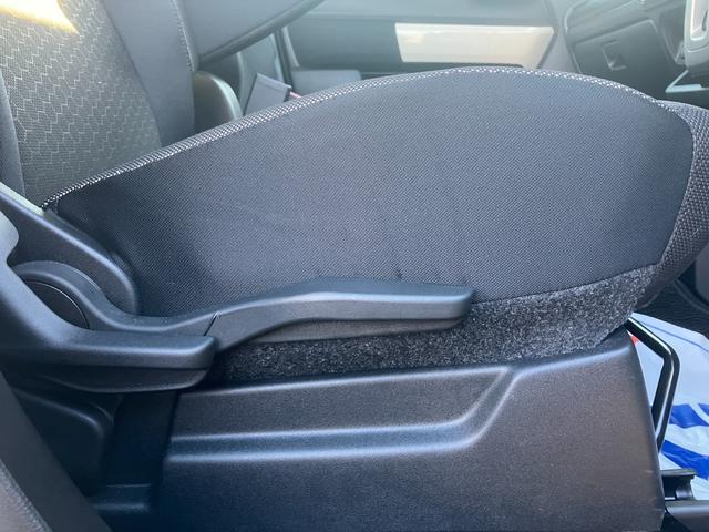 運転席をお好みの高さに調整する【シートリフター】で楽しくドライブできそうですね♪