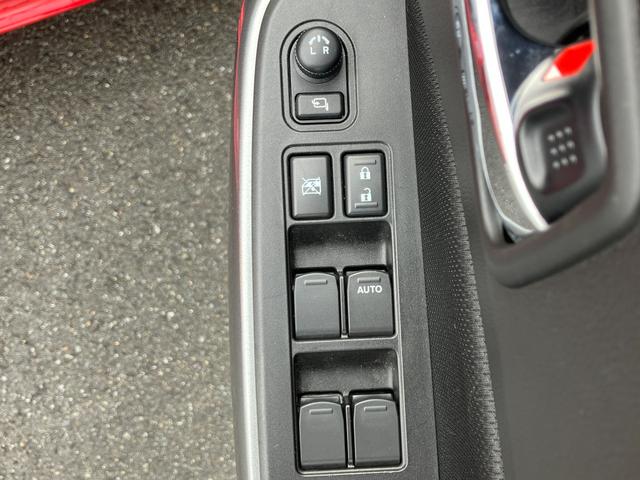 �^�]�ȃA�[�����X�g�ɁA�y�����R���h�A�~���[�z�y�p���[�E�B���h�E�z�X�C�b�`����B�茳�ő��색�N���N�B