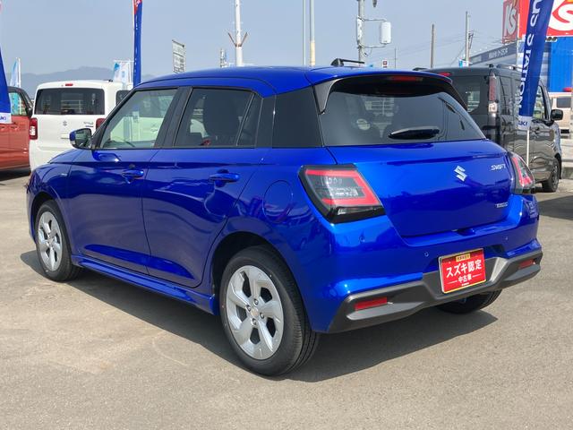 ���΂ߌ�납��̓����I�ȃt�H�����B�����H�n���ł��^�]���₷�����ȏ���肪�����R���p�N�g�{�f�B��