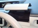 運転席側の【インパネアッパーボックス】は携帯電話や小物などの収納ができます！