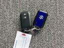 ブルーのスマートキーをセットでご用意しました。