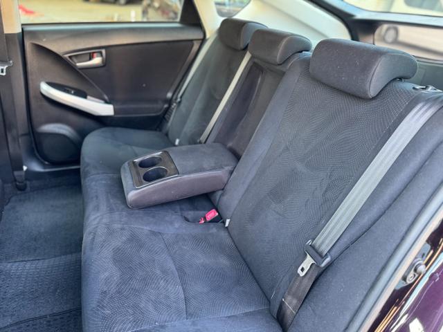 プリウス Ｓ　３０系　後期モデル　ディープアメジストマイカメタリック　ユーザー買取車　プッシュスタート　ＥＴＣ　傷あり（34枚目）