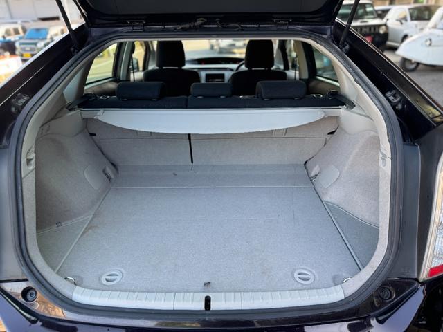 プリウス Ｓ　３０系　後期モデル　ディープアメジストマイカメタリック　ユーザー買取車　プッシュスタート　ＥＴＣ　傷あり（35枚目）