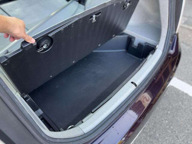 プリウス Ｓ　３０系　後期モデル　ディープアメジストマイカメタリック　ユーザー買取車　プッシュスタート　ＥＴＣ　傷あり（39枚目）