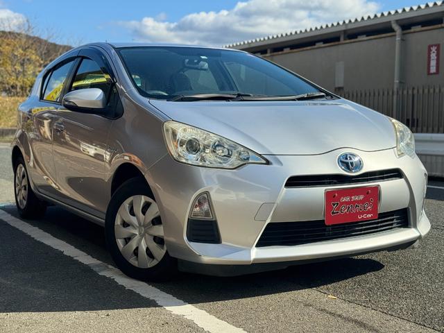 アクア L ユーザー買取車 純正ナビ TV Bluetooth キーレス(3枚目)