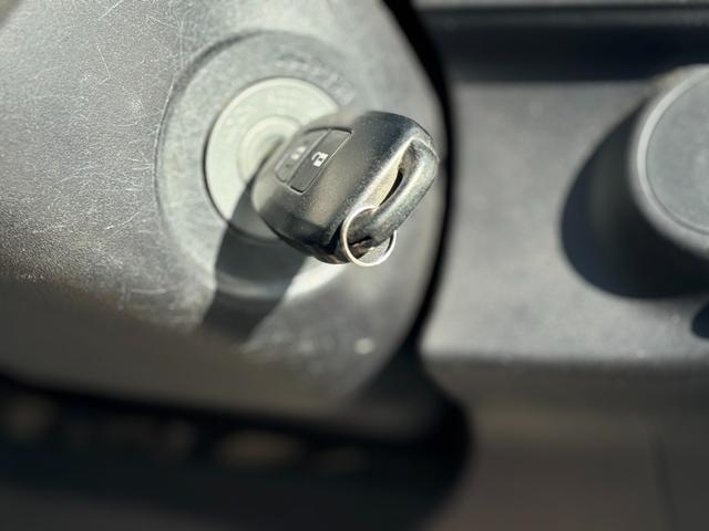 アクア L ユーザー買取車 純正ナビ TV Bluetooth キーレス(9枚目)