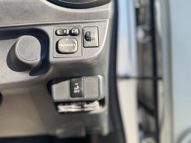 アクア L ユーザー買取車 純正ナビ TV Bluetooth キーレス(10枚目)