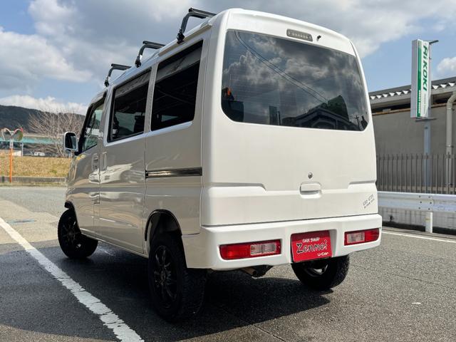 クリッパーバン DX ユーザー買取車 4WD AT グリルガード リフトアップ 車検令和9年11月 社外ナビ TV Bluetooth ホワイトパールオールペン(3枚目)