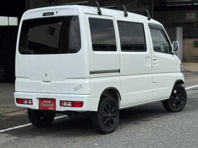 クリッパーバン DX ユーザー買取車 4WD AT グリルガード リフトアップ 車検令和9年11月 社外ナビ TV Bluetooth ホワイトパールオールペン(5枚目)