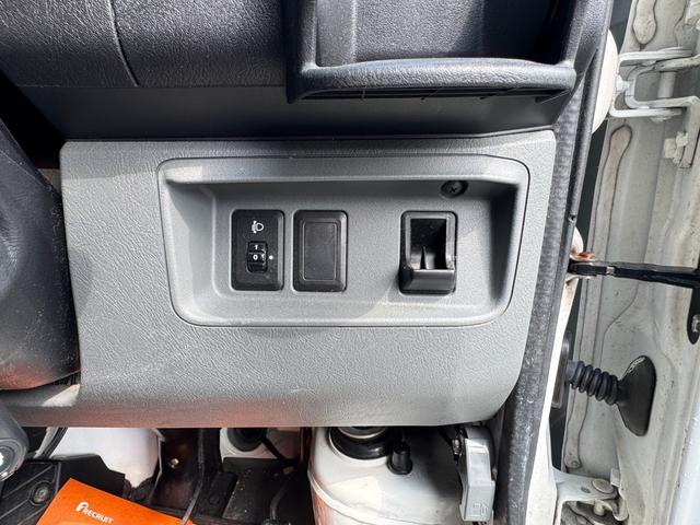 クリッパーバン DX ユーザー買取車 4WD AT グリルガード リフトアップ 車検令和9年11月 社外ナビ TV Bluetooth ホワイトパールオールペン(43枚目)