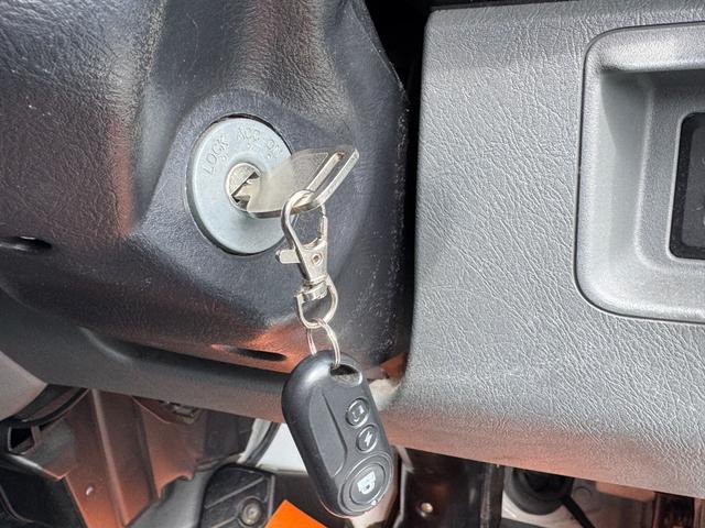 クリッパーバン DX ユーザー買取車 4WD AT グリルガード リフトアップ 車検令和9年11月 社外ナビ TV Bluetooth ホワイトパールオールペン(45枚目)