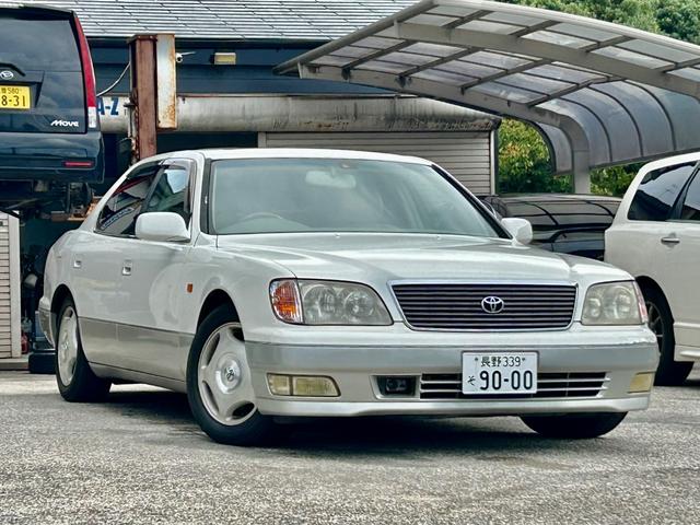 セルシオ Ｂ仕様　ｅＲバージョン　車高調・サンルーフ・革シート・マルチ・シートヒーター・パワーシート・オートライト・ウッドコンビハンドル（4枚目）