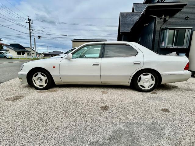 セルシオ Ｂ仕様　ｅＲバージョン　車高調・サンルーフ・革シート・マルチ・シートヒーター・パワーシート・オートライト・ウッドコンビハンドル（15枚目）