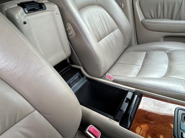 セルシオ Ｂ仕様　ｅＲバージョン　車高調・サンルーフ・革シート・マルチ・シートヒーター・パワーシート・オートライト・ウッドコンビハンドル（24枚目）