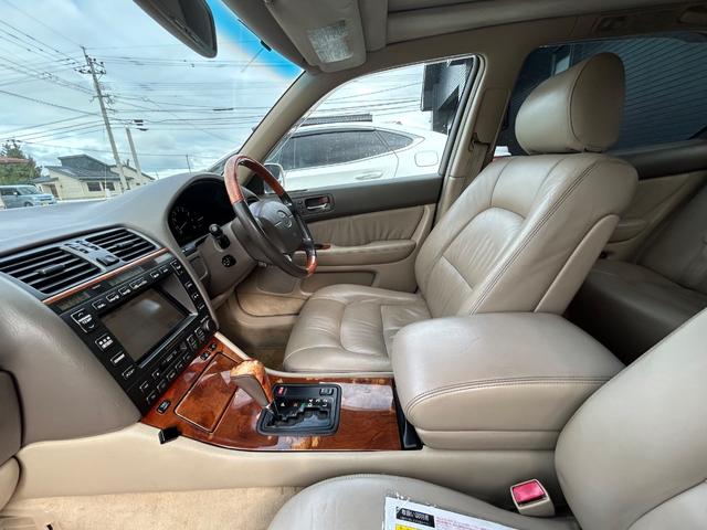 セルシオ Ｂ仕様　ｅＲバージョン　車高調・サンルーフ・革シート・マルチ・シートヒーター・パワーシート・オートライト・ウッドコンビハンドル（48枚目）