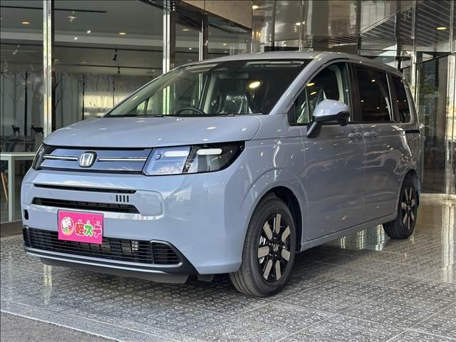 フリード ｅ：ＨＥＶエアー　ＥＸ　登録済未使用車　バックカメラ　ブレーキサポート　レーンサポート　ソナー　クルーズコントロール　シートヒーター　両側電動スライドドア　スマートキー　アイドリングストップ　オートエアコン　電動格納ミラー（4枚目）