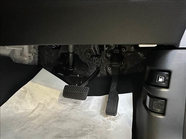 フリード ｅ：ＨＥＶエアー　ＥＸ　登録済未使用車　バックカメラ　ブレーキサポート　レーンサポート　ソナー　クルーズコントロール　シートヒーター　両側電動スライドドア　スマートキー　アイドリングストップ　オートエアコン　電動格納ミラー（14枚目）