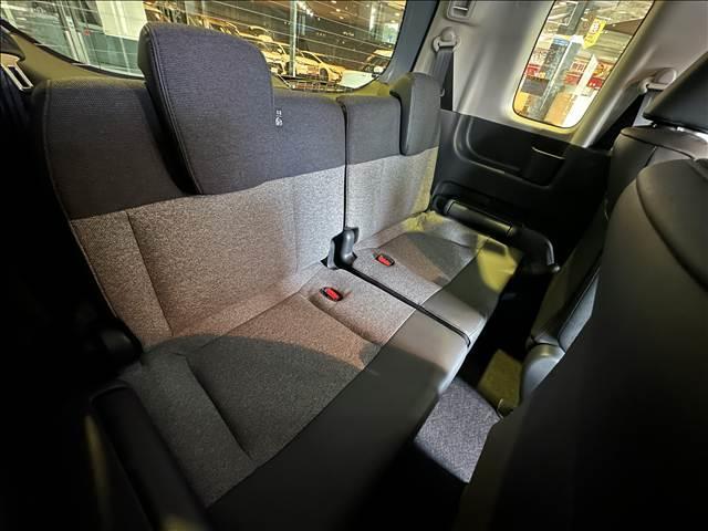 フリード ｅ：ＨＥＶエアー　ＥＸ　登録済未使用車　バックカメラ　ブレーキサポート　レーンサポート　ソナー　クルーズコントロール　シートヒーター　両側電動スライドドア　スマートキー　アイドリングストップ　オートエアコン　電動格納ミラー（18枚目）