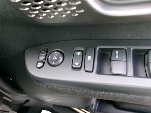 N-BOXカスタム ベースグレード 届出済未使用車 バックカメラ ブレーキサポート レーンサポート ソナー クルーズコントロール 左側電動スライドドア Wシートヒーター スマートキー プッシュスタートSTOM(11枚目)