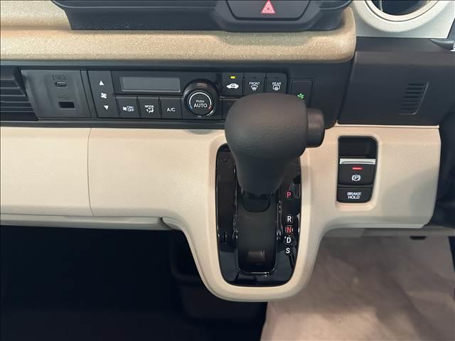 Ｎ－ＢＯＸ ベースグレード　届出済未使用車　スマートキー　アイドリングストップ　プッシュスタート　シートヒーター　左側電動スライドドア　オートエアコン　オートライト　レーンサポート　ＬＥＤヘッドライト　クルーズコントロール（13枚目）