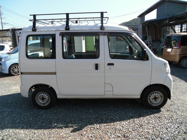 ハイゼットカーゴ スペシャル 4WD 5速MT ルーフキャリア 両側スライドドア エアコン 荷台マット(4枚目)