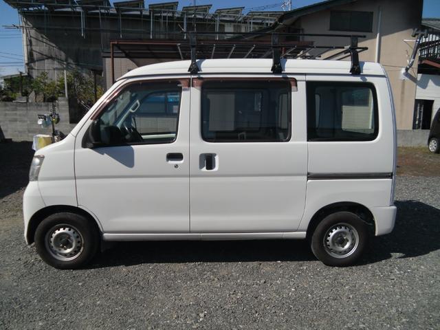 ハイゼットカーゴ スペシャル 4WD 5速MT ルーフキャリア 両側スライドドア エアコン 荷台マット(8枚目)