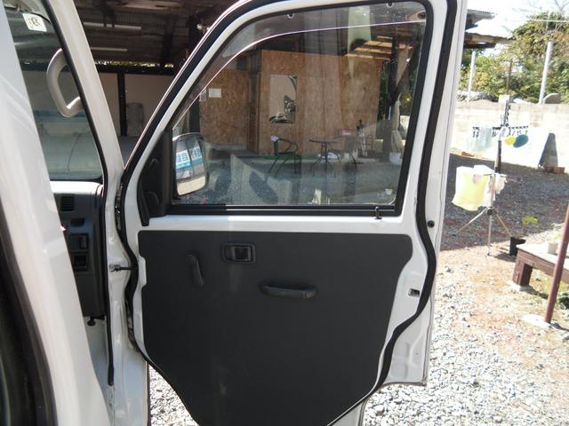 ハイゼットカーゴ スペシャル 4WD 5速MT ルーフキャリア 両側スライドドア エアコン 荷台マット(17枚目)